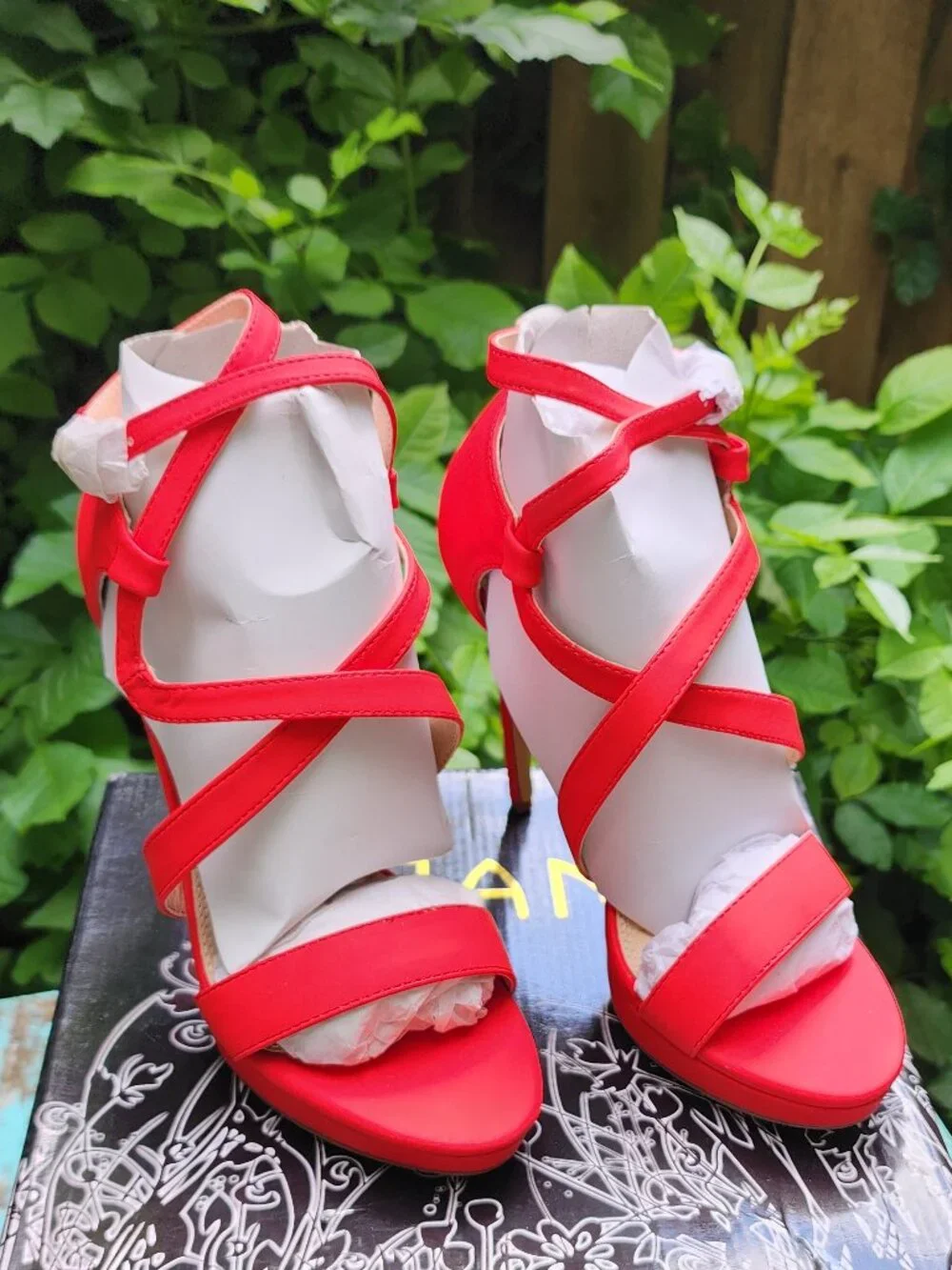 NWB Lilliana Rosanna size 7.5 HOTTIE red strappy heels 👠 ♥️